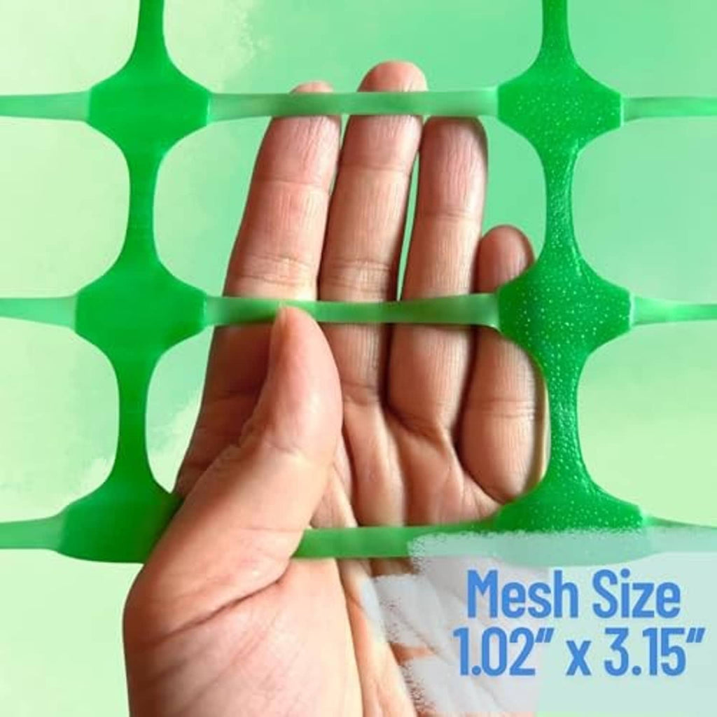 Green plastic fence mesh held in hands; small grid opening detail with mesh size callout.