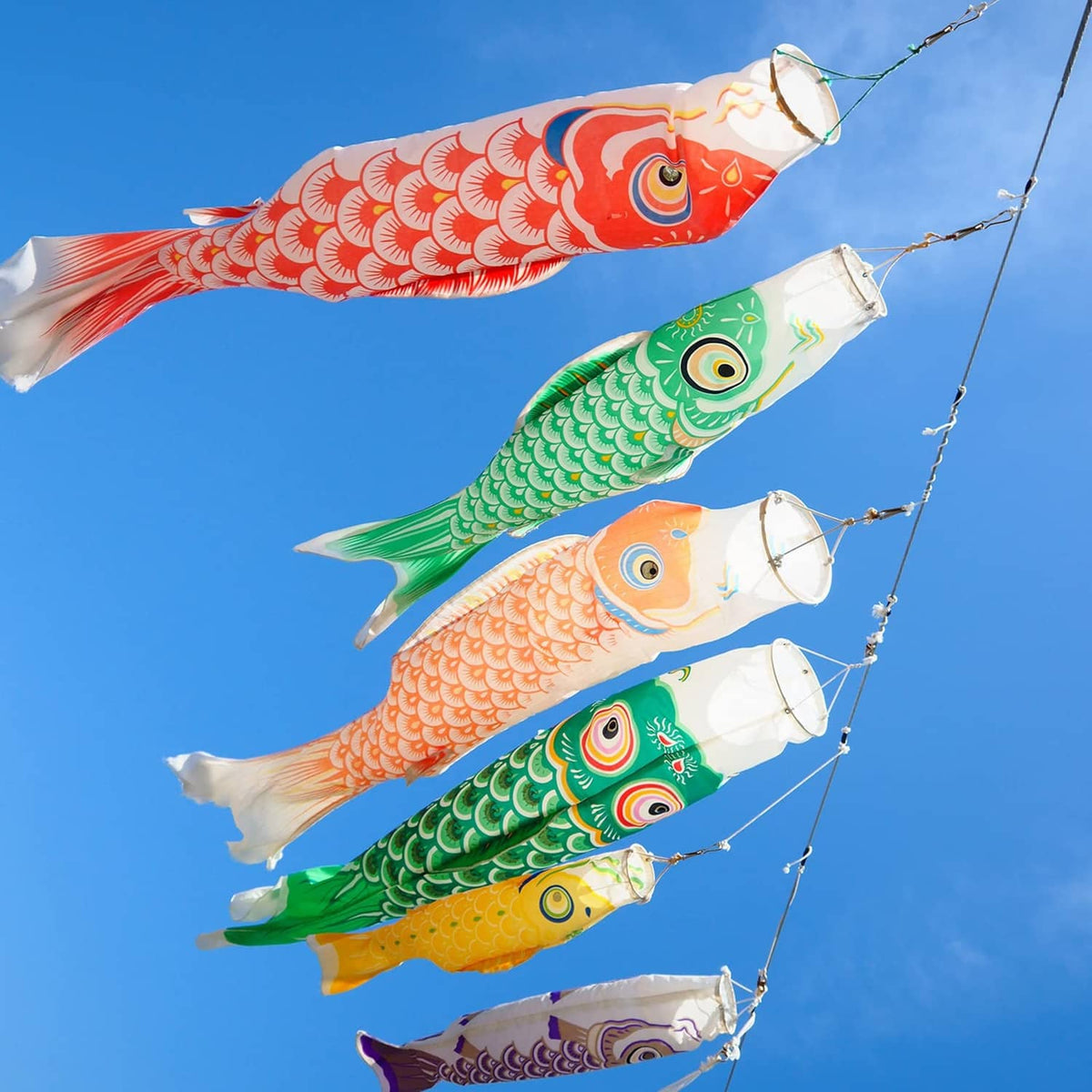 Silver swivel hanging hooks with chains attached to multiple kite lines