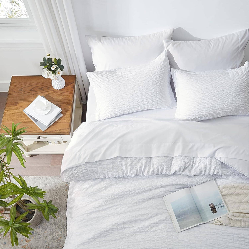 White king seersucker bedding set with comforter, pillow shams, and pillow cases on bed