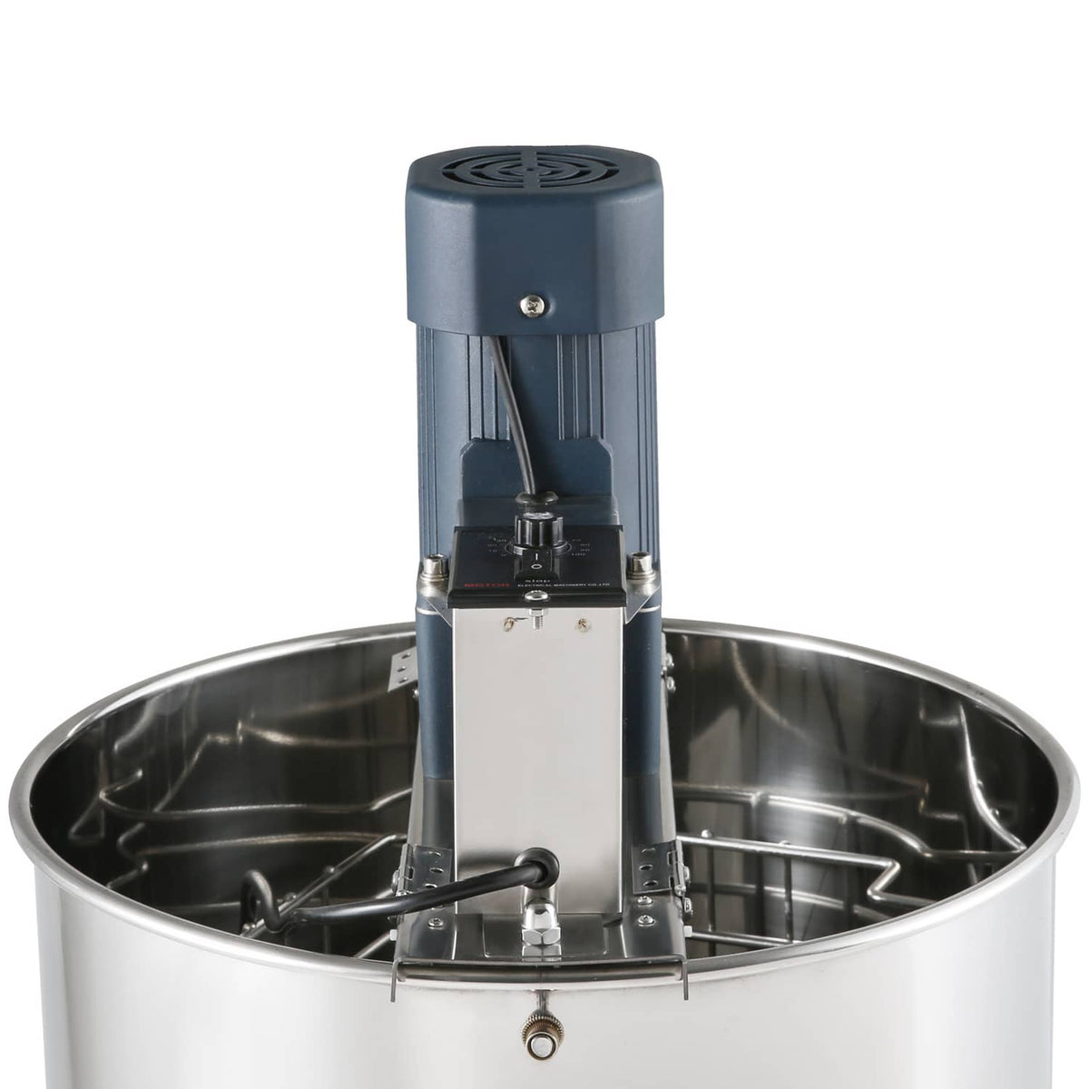 Electric extractor lid and motor above stainless drum with internal frame rack and valve