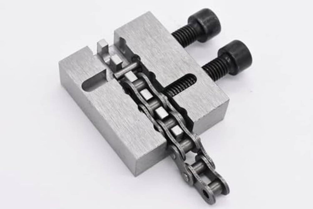 Steel chain press tool with gripping lever and chain pin punch
