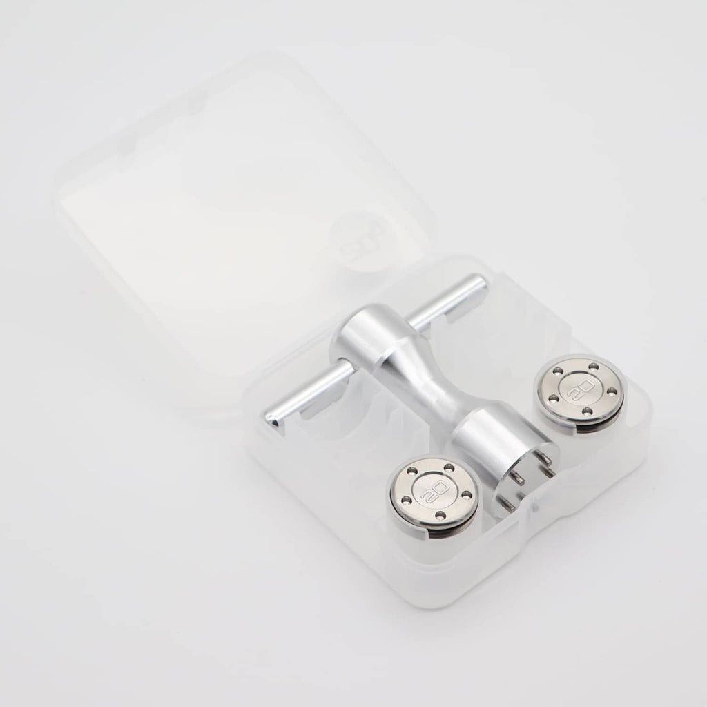 Golf putter weight kit in clear case with wrench and two 20g discs
