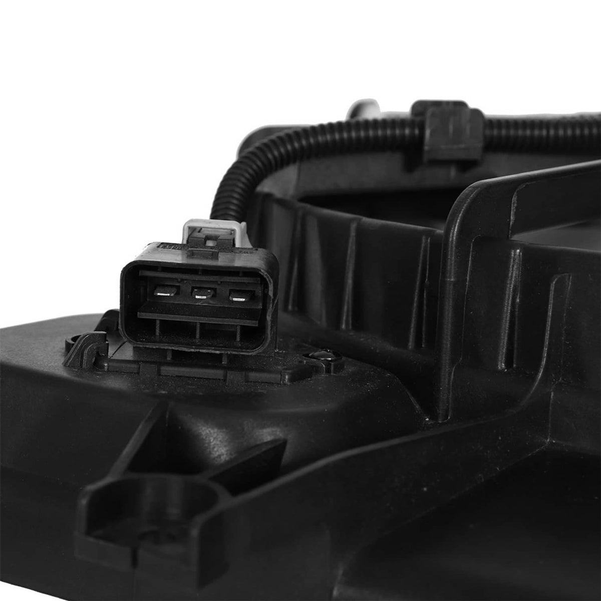 Radiator cooling fan electrical connector and wire harness on black fan shroud