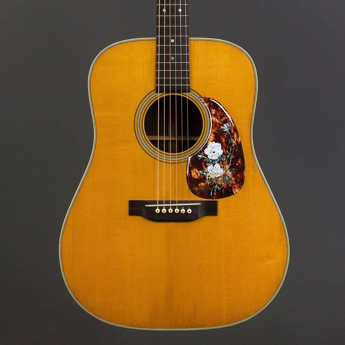 Acoustic guitar body with tortoiseshell pick guard and white flower abalone inlay