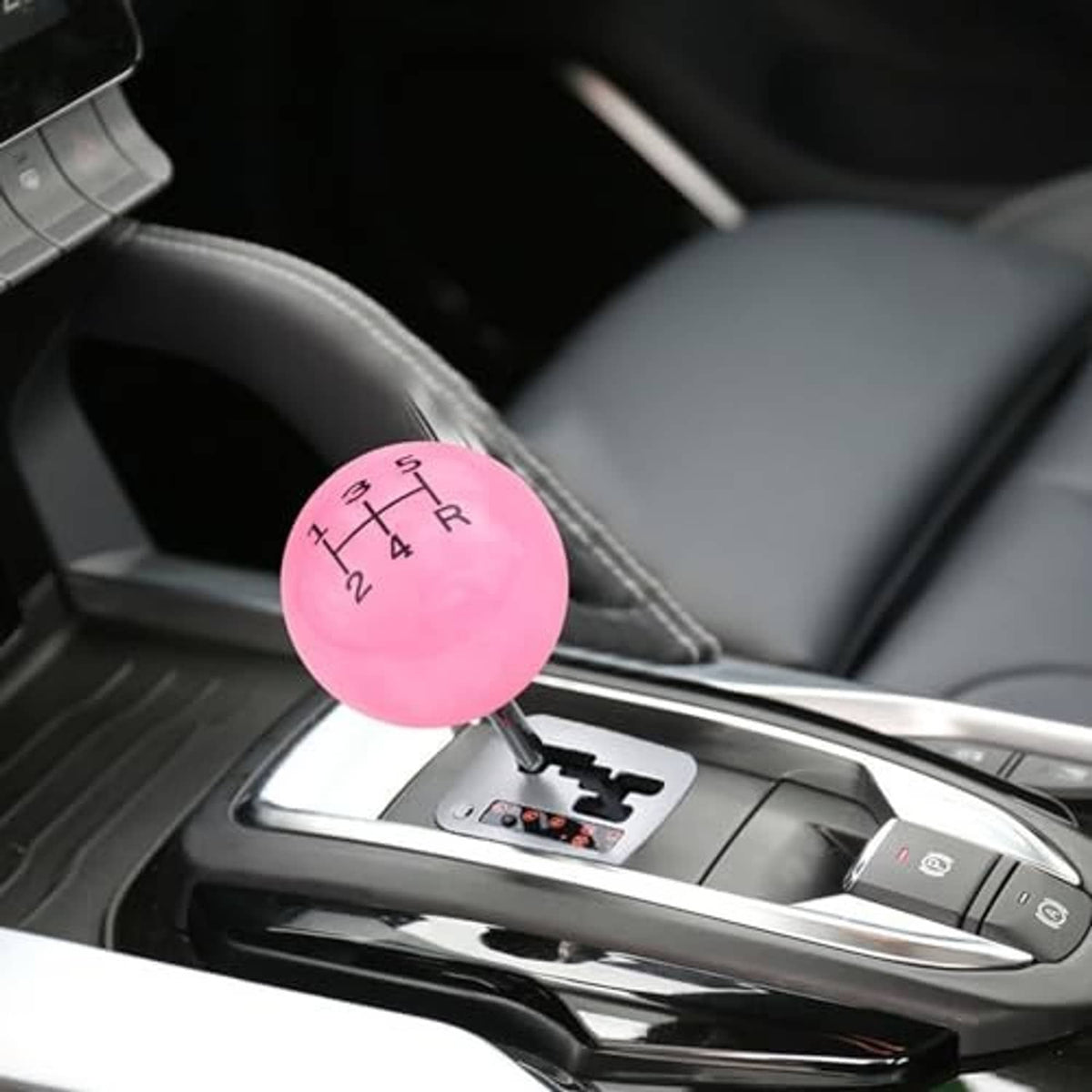 Pink 5-speed shift knob on gear lever with 1-5 and R markings