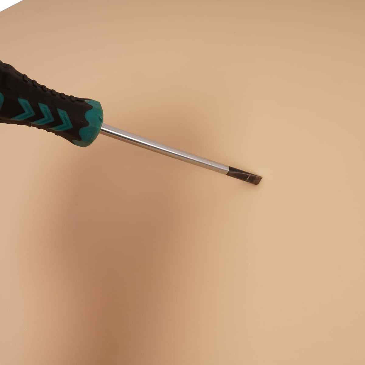 Screwdriver bit with tan seat bottom surface nearby