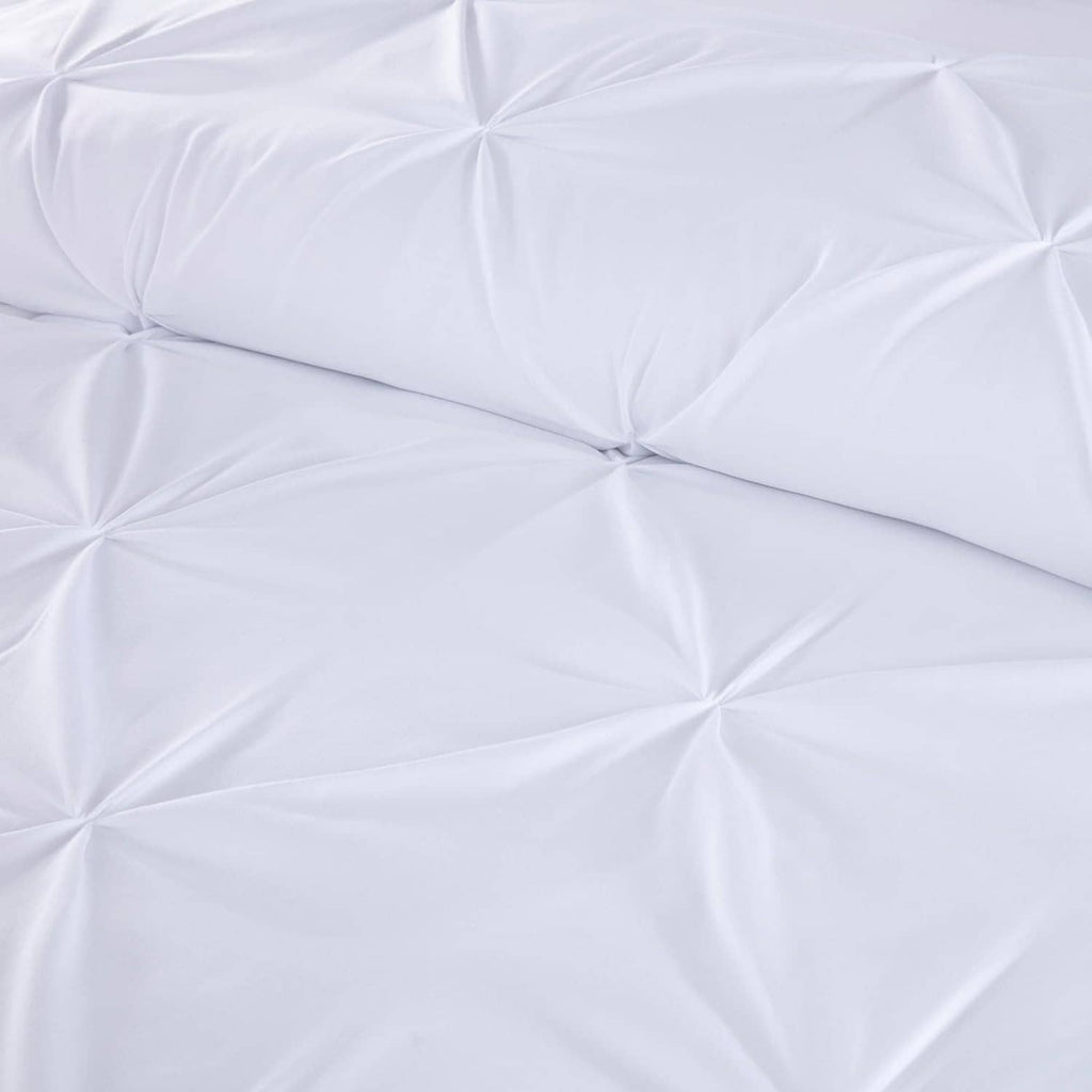 White comforter fabric with diamond pinch pleat quilting and stitched ridges