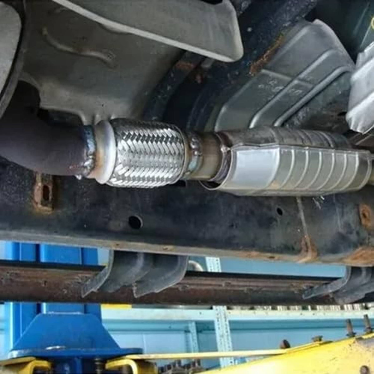 Stainless steel double-braided exhaust flex pipe connected between exhaust sections