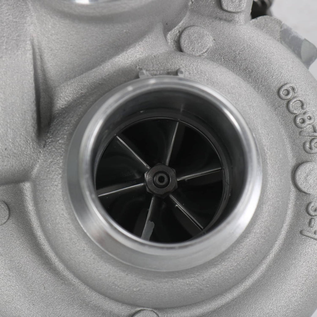 Turbocharger compressor wheel inside circular housing