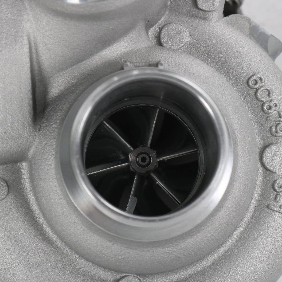 Turbocharger compressor wheel inside circular housing