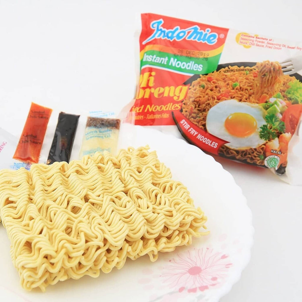Instant noodles package with uncooked noodle block in light-colored bundle