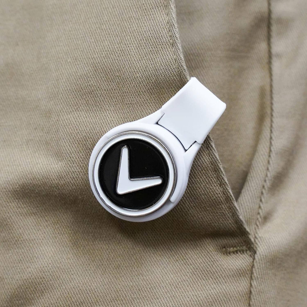 Magnetic hat marker clip on a light cap, oval black center with Callaway logo