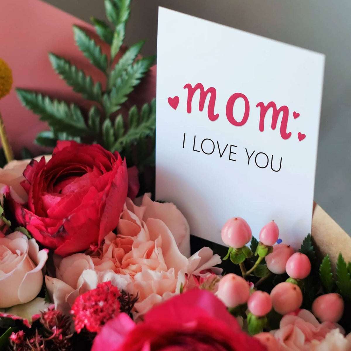 "Mom I love you" greeting card with heart, decorated with cutting dies