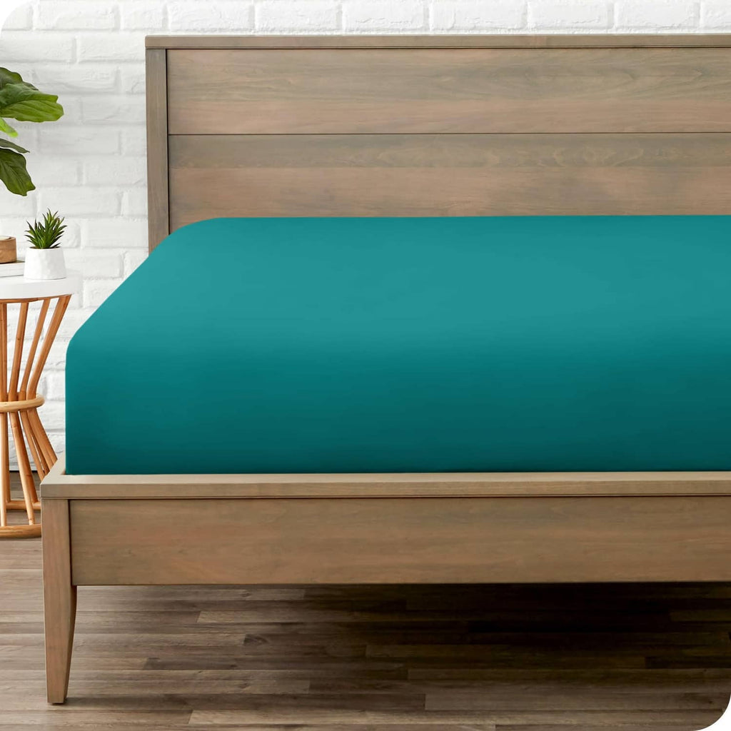 Twin fitted sheet in teal green with elastic corner fit
