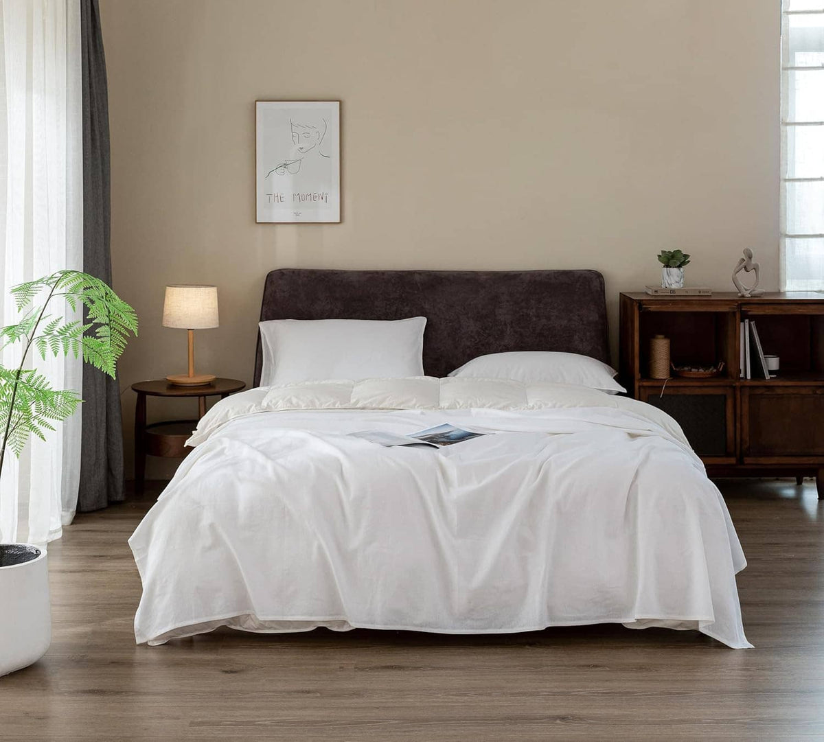 White linen bed sheet set, full size with two pillowcases and gathered flat sheet