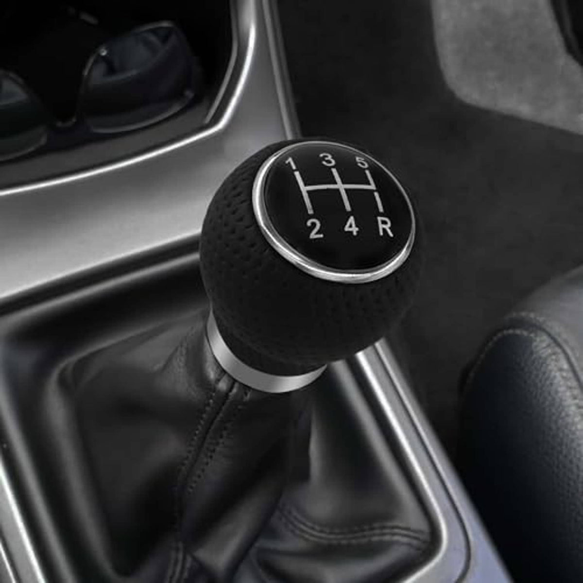 Black 5-speed gear shift knob with silver ring, perforated grip, shift positions 1-5/R