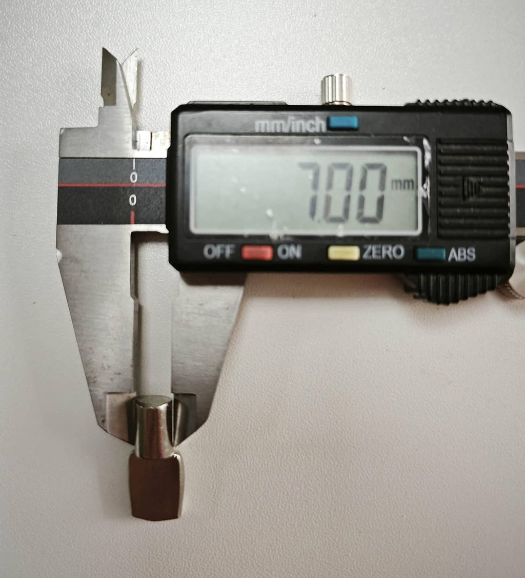 7mm shelf support peg measured with caliper, metal spoon-shaped pin