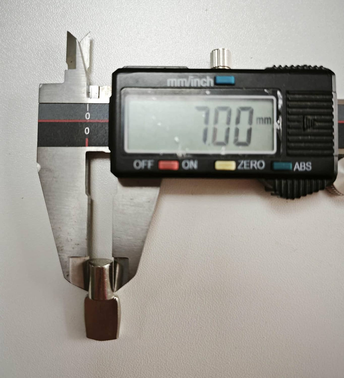 7mm shelf support peg measured with caliper, metal spoon-shaped pin