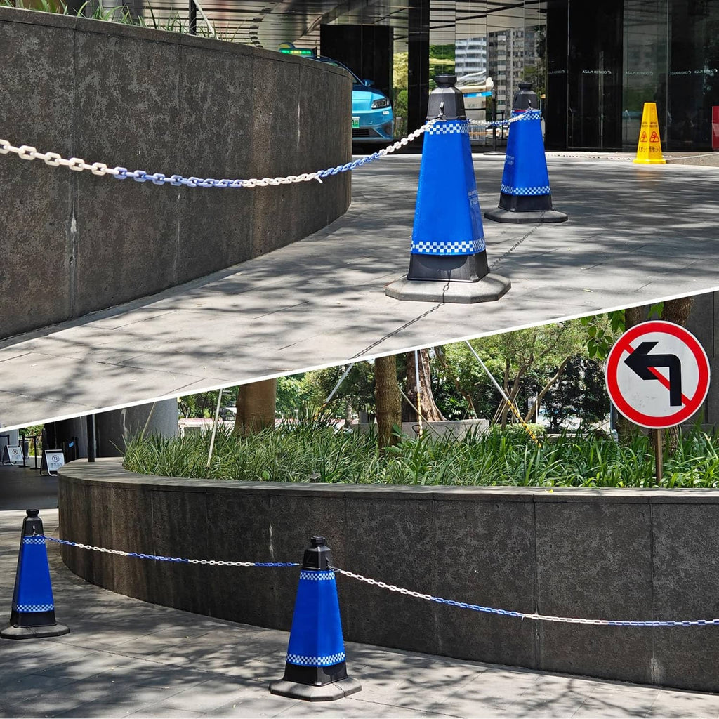 Plastic chain barrier with blue chain links