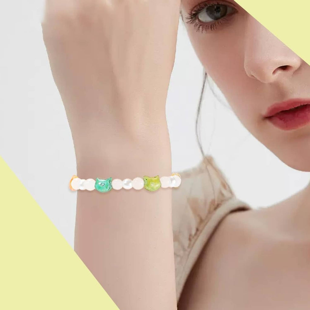 Cat-shaped glass bead bracelet on wrist with colorful beads on a string cord.