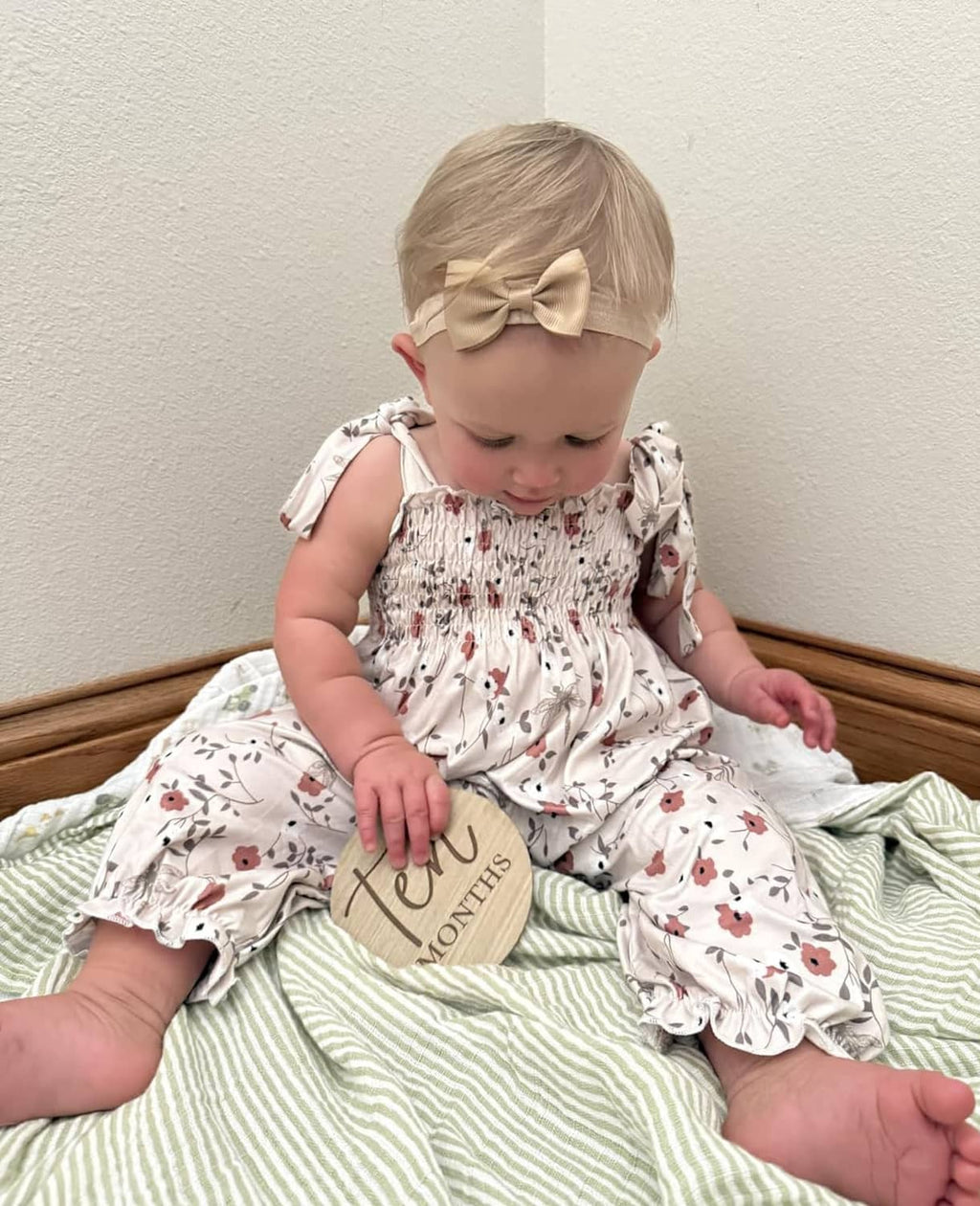 Baby girl headband with beige bow and white patterned fabric band