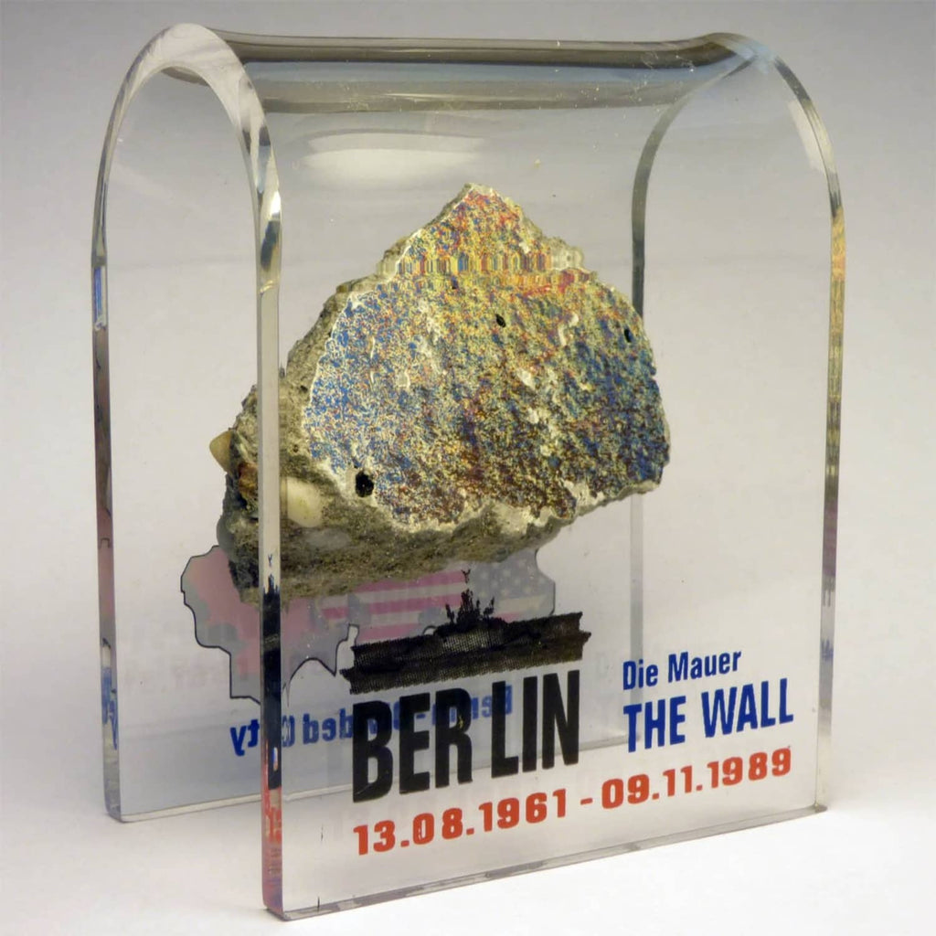 Acrylic display case with green-blue Berlin Wall rock specimen and 'Die Mauer' text