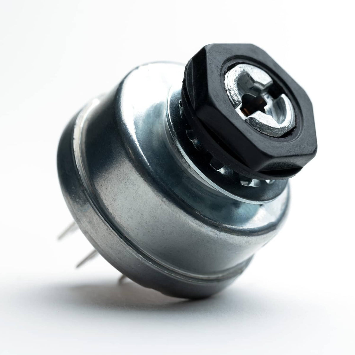Ignition switch cylinder with black key-socket cover and metal core