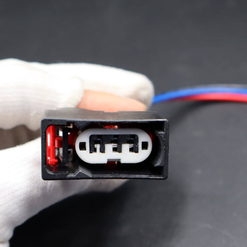 3-pin connector pigtail plug with pink-tipped insulation and blue/red wires, black housing