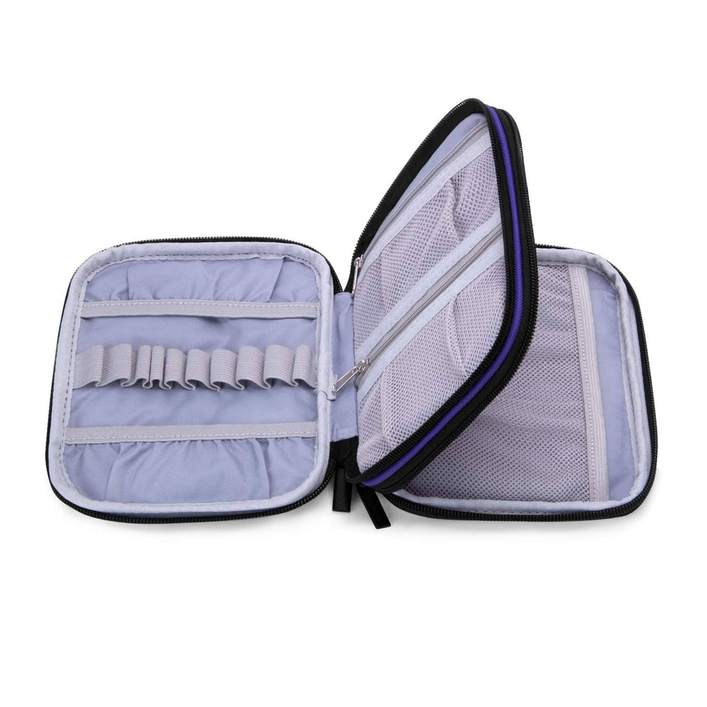 Damero crochet hook case with zipper, light gray interior and mesh pocket for hooks