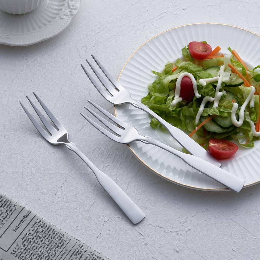 Stainless steel dinner fork with three tines, polished silver finish