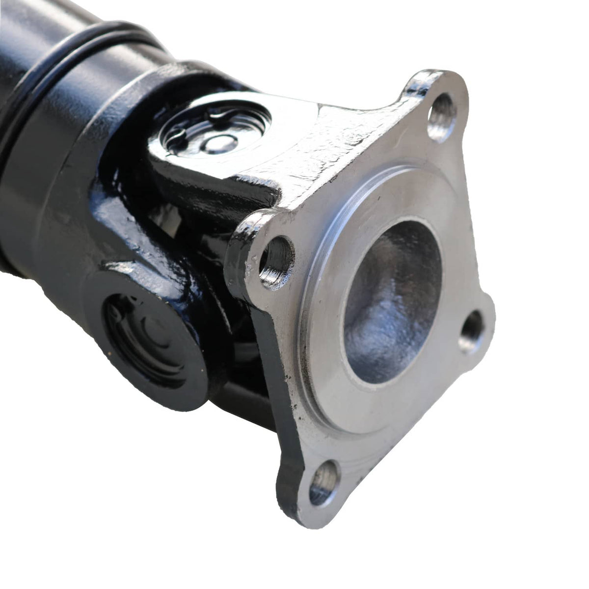 Driveshaft prop shaft bearing housing with circular mounting flange