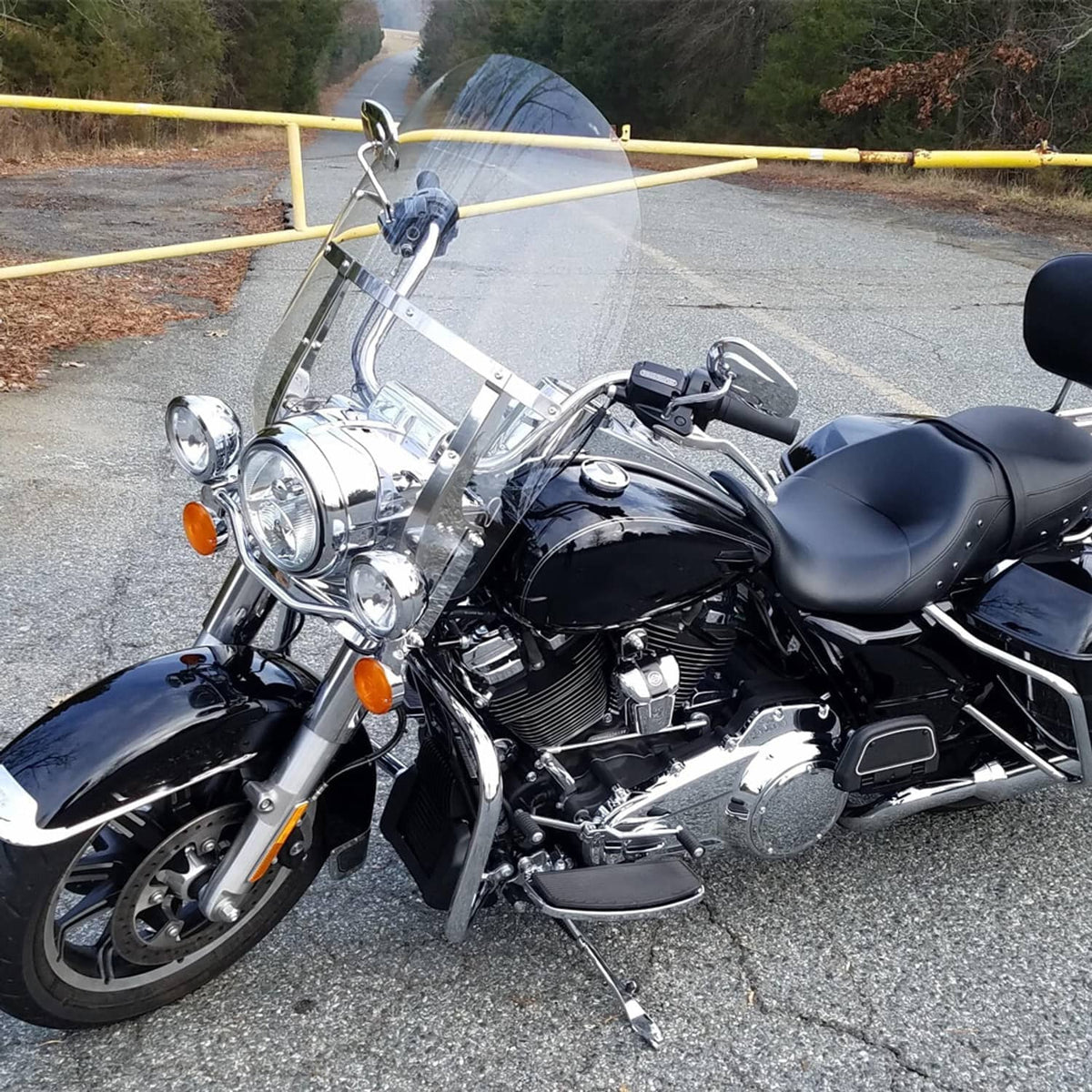 Clear motorcycle windshield with metal mounting bracket for Harley Touring Road King Special