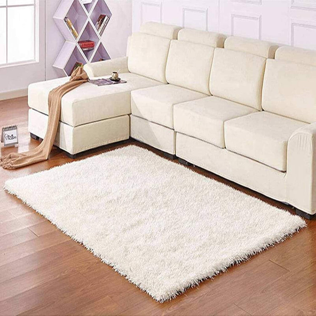 Upright bagless vacuum cleaner cleaning a carpeted living room