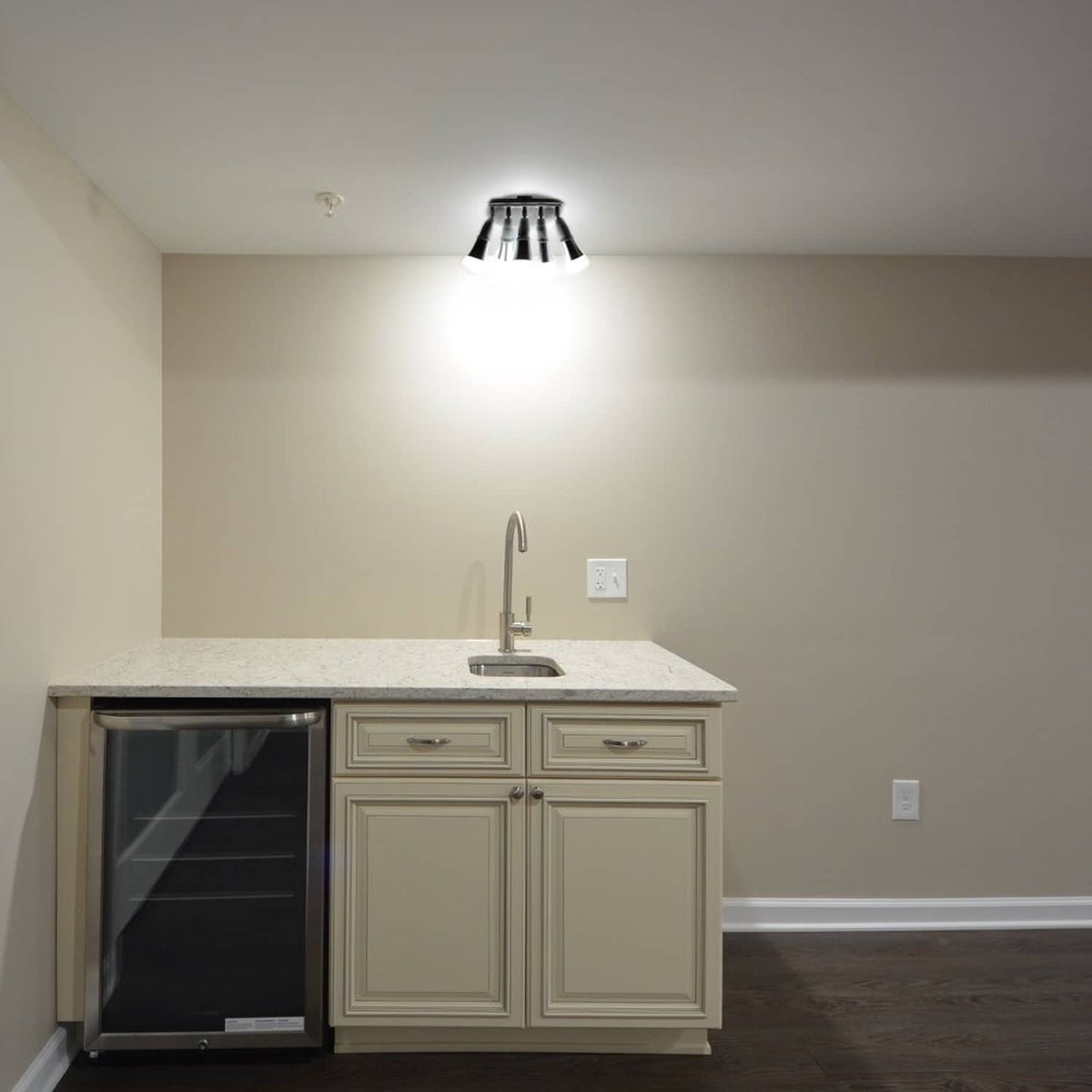 Ceiling-installed 5-way E26 light socket splitter with multiple outlets