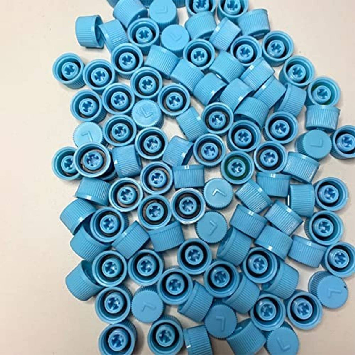 Light blue A/C valve caps with blue valve cores, mixed H and L markings