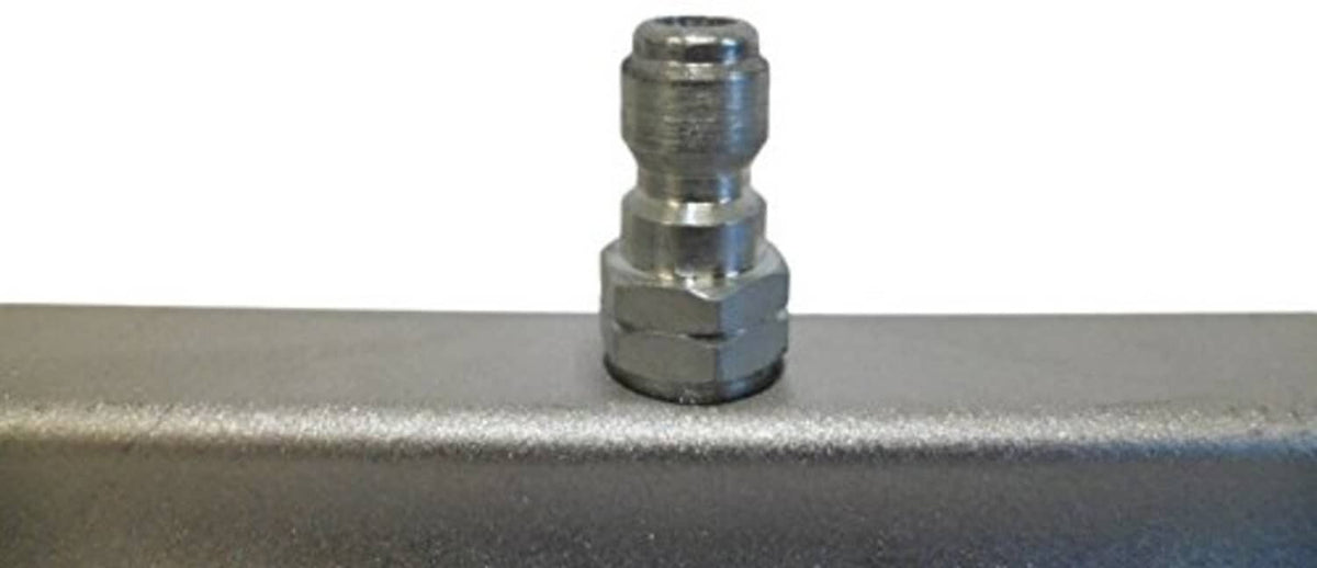 Cleaner bar outlet with 1/4 quick connect plug and threaded metal fitting