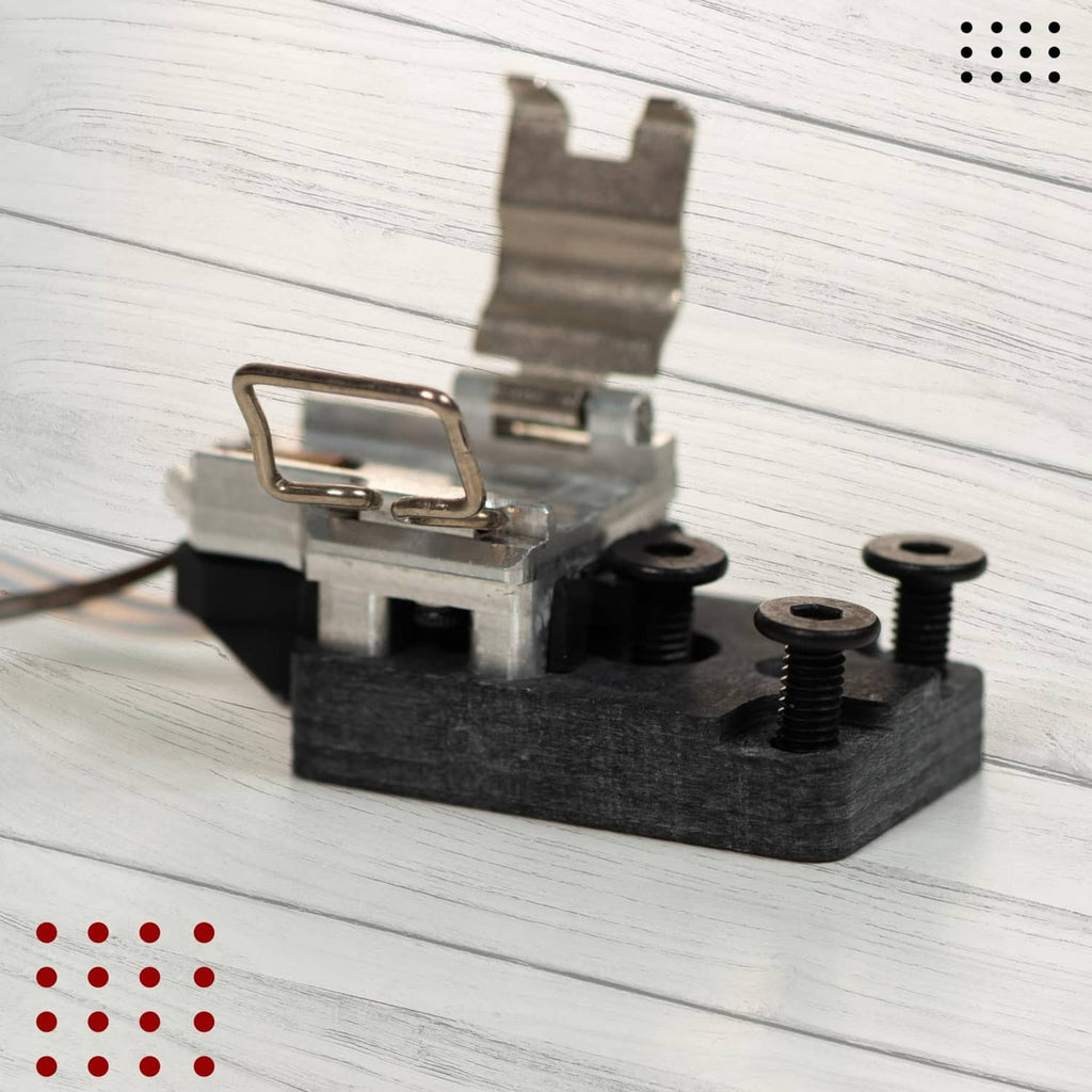 Hotend heating assembly base with metal latch bracket and fastening screws