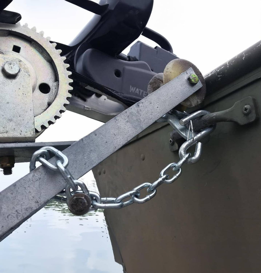 Steel safety chain hooked to trailer frame on towing bar