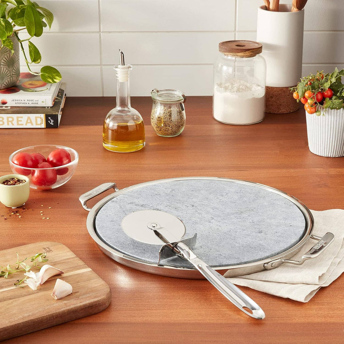 Stainless-framed soapstone pizza stone, round 13-inch with side handles