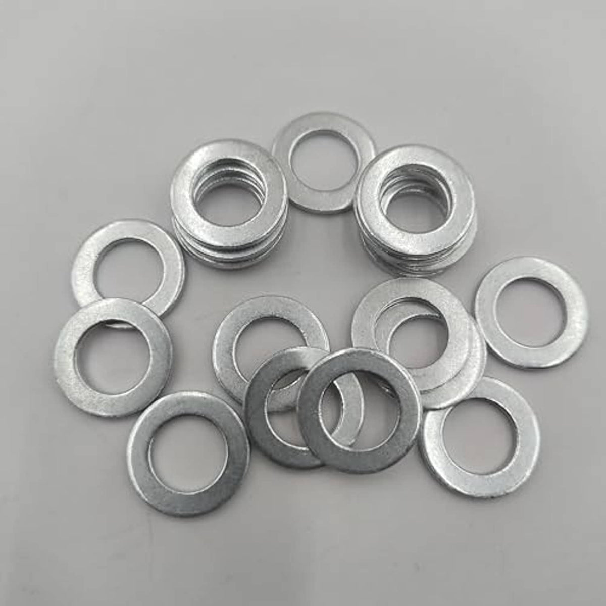 Silver metal crush washer rings, loose pile, round shape with center hole