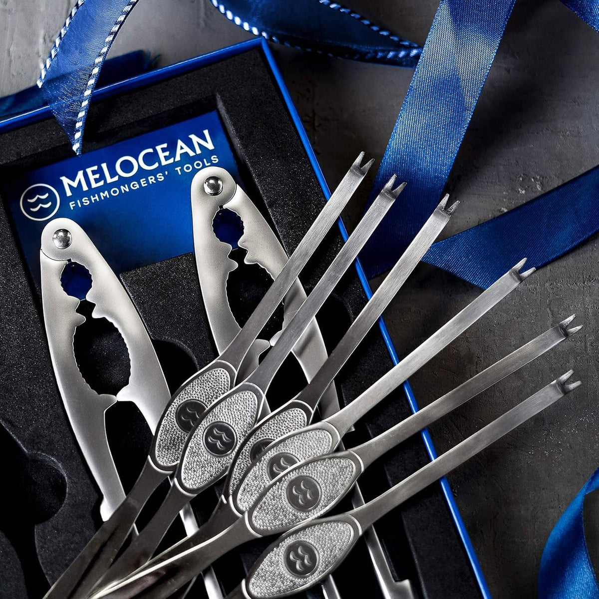 MELOCEAN seafood cracker and pick tools arranged in blue gift box
