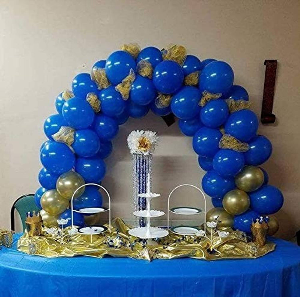 Indoor table balloon arch with blue balloons and gold accents on a table