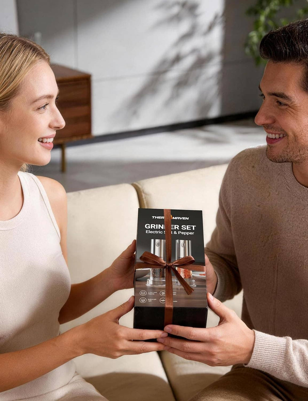 THERMOMAVEN electric salt and pepper grinder set gift box held by two people