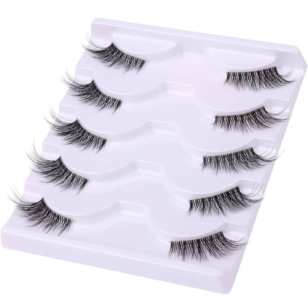 Curled wispy 3/4 false eyelashes with clear band, multiple pairs displayed in a tray