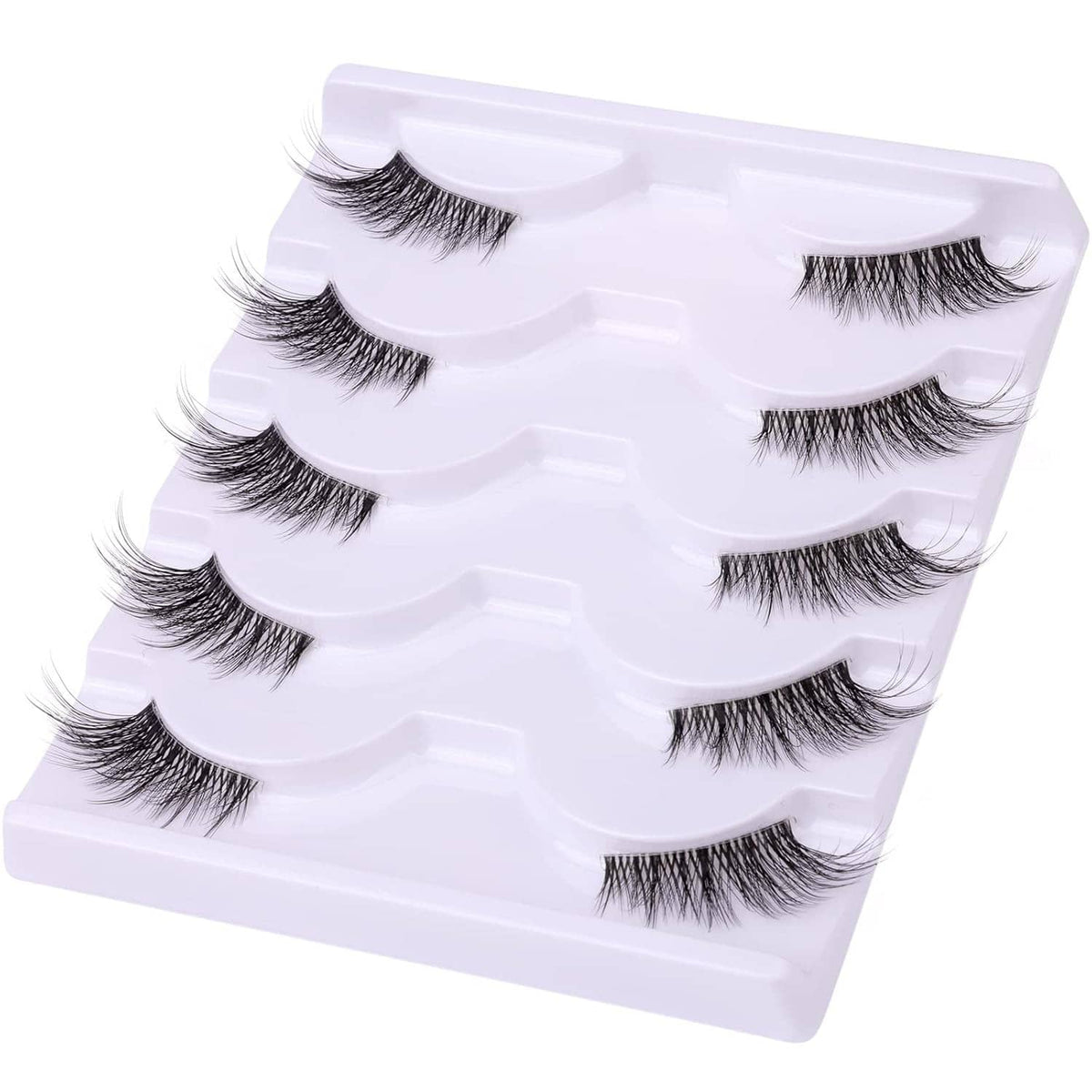 Curled wispy 3/4 false eyelashes with clear band, multiple pairs displayed in a tray