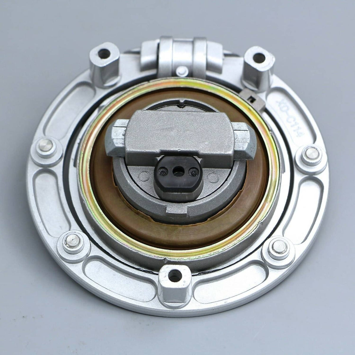 Round fuel gas cap cover with exposed locking mechanism and metal inner ring