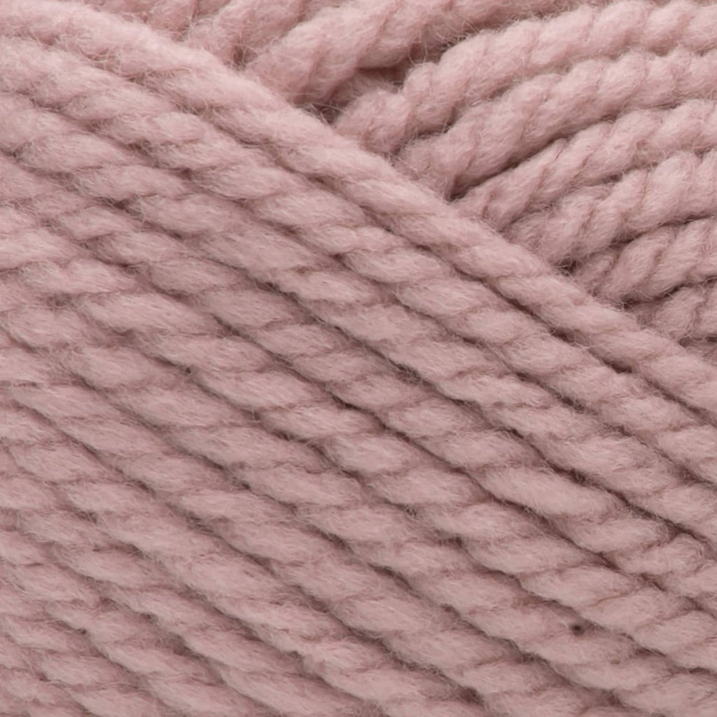 Super chunky acrylic yarn texture with thick rose-pink knit loops