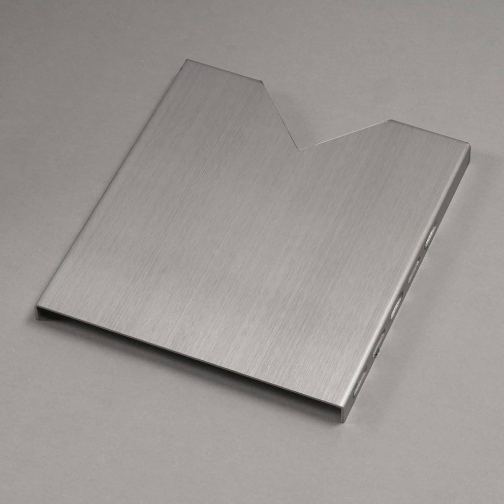 Aluminum steering console mount plate with stepped edge