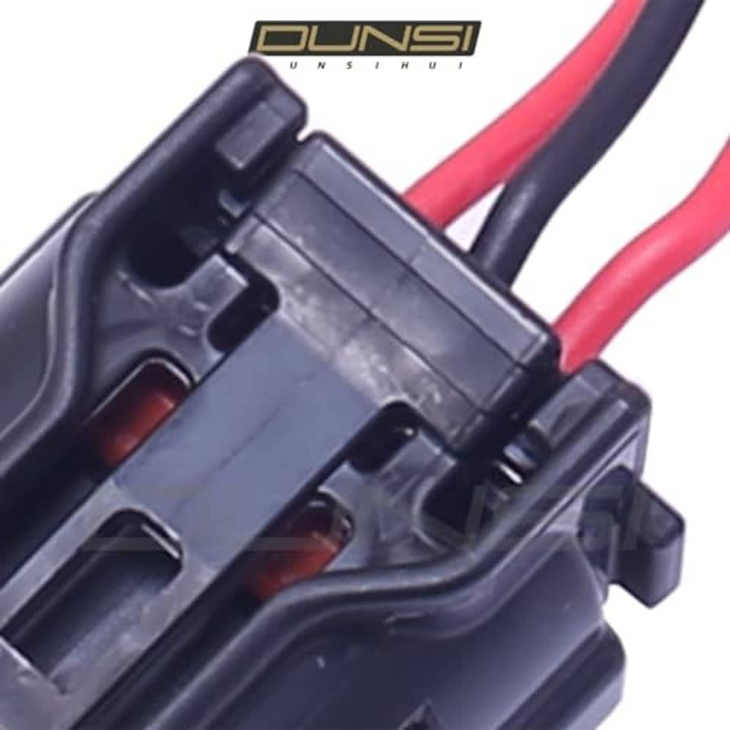 Camshaft sensor connector pigtail, close-up of plastic housing and pins