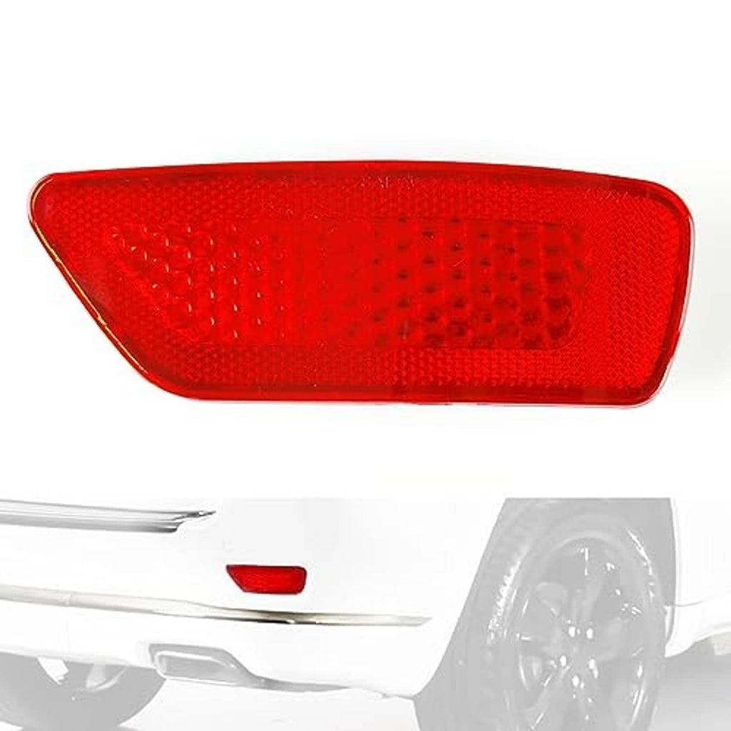 Red right rear reflector light on vehicle rear panel